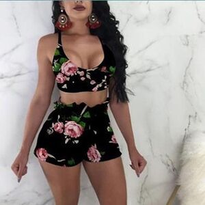2 Piece Floral Crop Top and Ruched Stretchable Short Set
